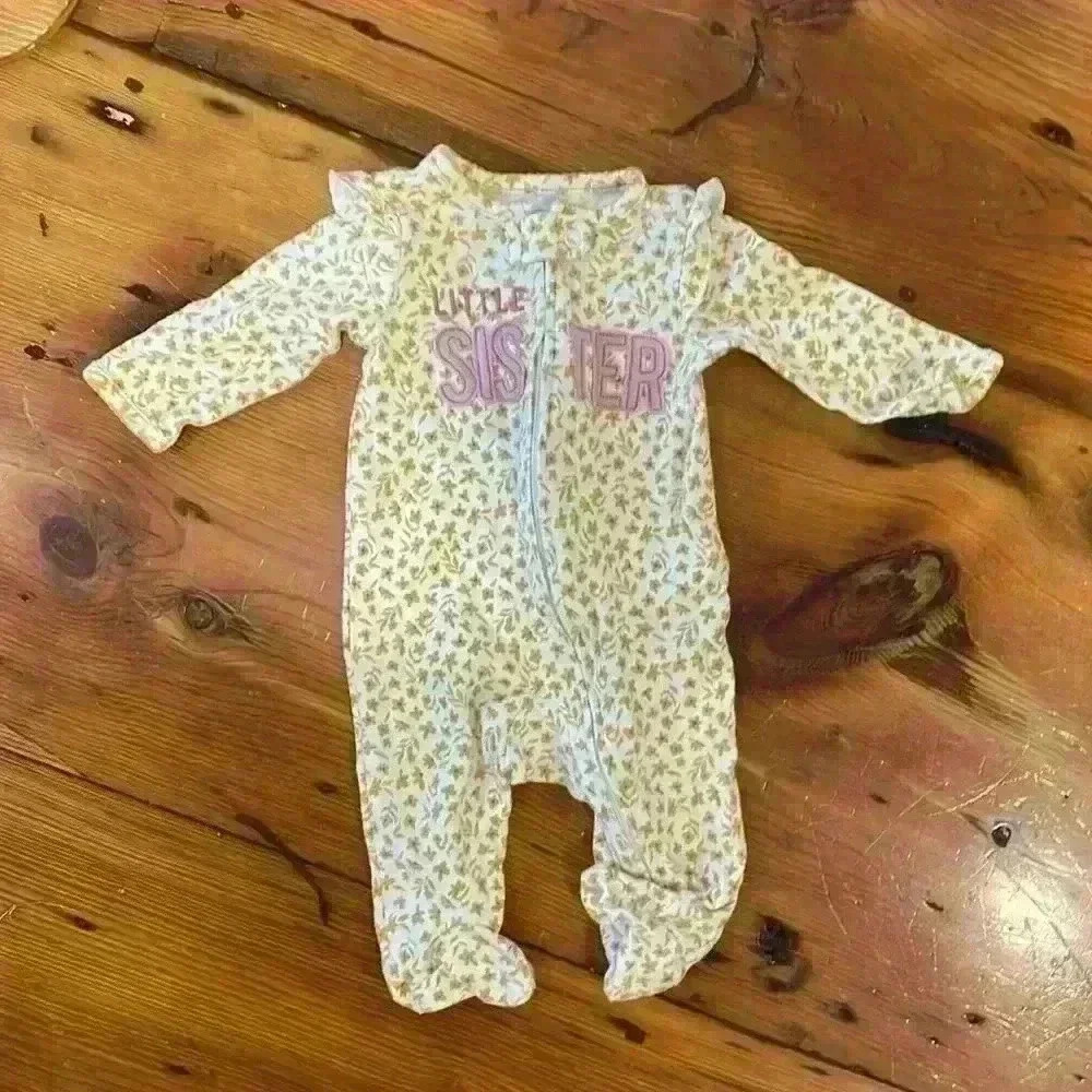 Carter’s little sister one piece zipper footies pajamas size 3 months